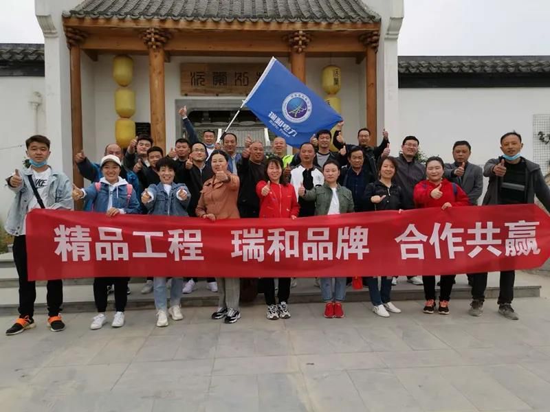 　　2021，奮進(jìn)新時(shí)代闊步新征程